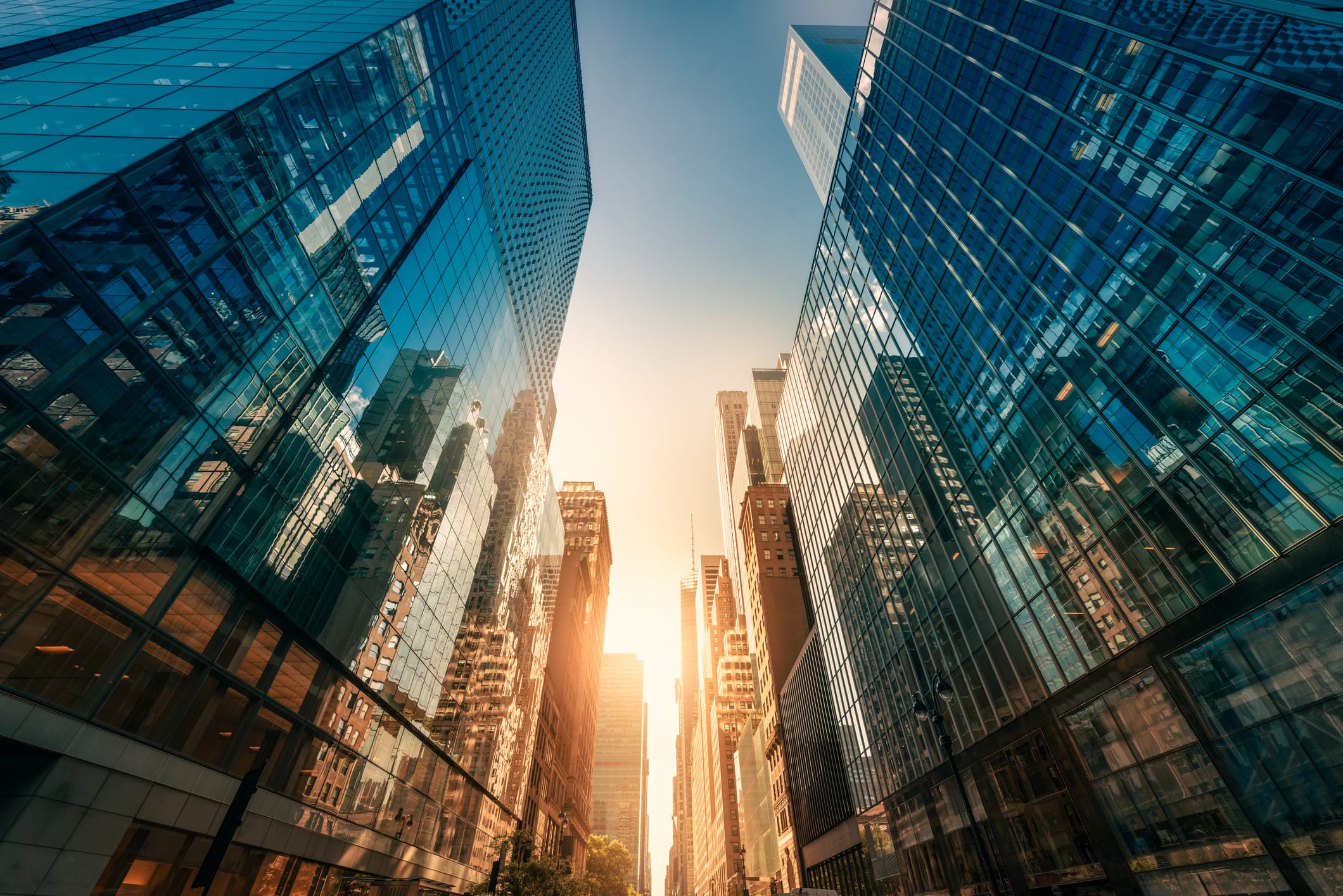 Office skyscraper Reflection in the sunlight